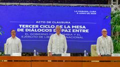 El presidente de Colombia, Gustavo Petro; su homlogo cubano, Miguel Daz-Canel, y el lder del ELN, el comandante Antonio Garca, durante el anuncio del alto el fuego