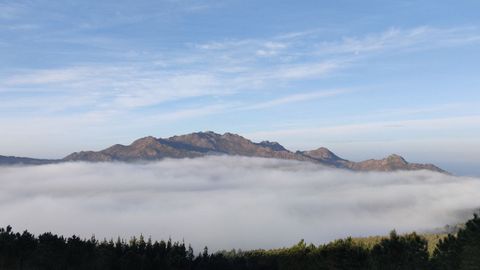 La niebla puede cubrir con rapidez el monte Pindo y generar muchos problemas a los visitantes