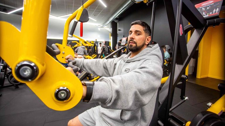 El nuevo gimnasio de Poio que convirtió su reforma en una serie web: «La gente piensa que abrir un gimnasio es meter máquinas en un bajo, pero está muy equivocada»