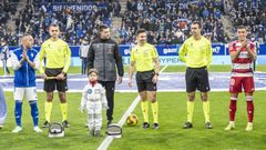 Daro, en el centro, junto a Santi Cazorla, Uzuni y el tro arbitral