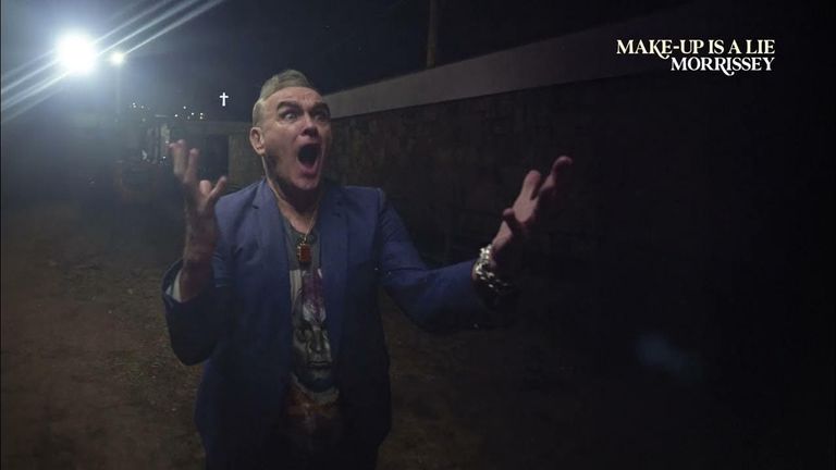 Morrissey decepciona con «Make-Up Is A Lie», un flojo retorno seis años después
