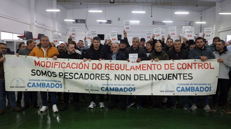 El patrón mayor de Bueu sobre el cambio del reglamento de control de pesca: «Isto é lexislar para coches e aplicarllo ás bicicletas»