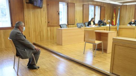 El exalcalde de Muras se volvió a sentar en el banquillo de la Audiencia Provincial.