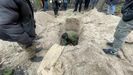 Los soldados rusos ocultaron bajo tierra los cadáveres para esconder su rastro