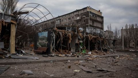 Edificio arrasado por la artillera rusa en Bajmut