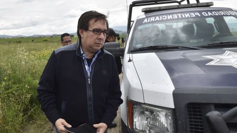 El director de la Agencia de Investigacin Crimina de Mxico llega a la casa en la que terminaba el tnel de El Chapo