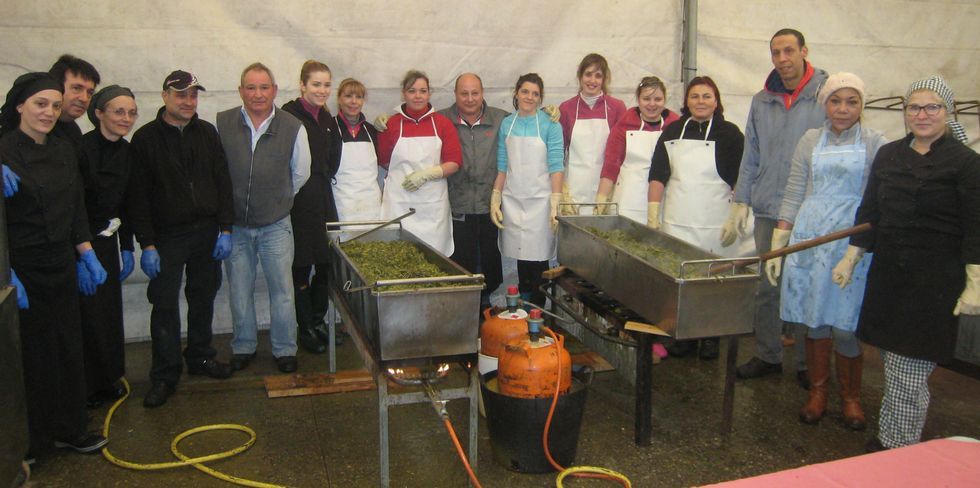 Los trabajadores de la cocina prepararon el cocido para que estuviera perfecto