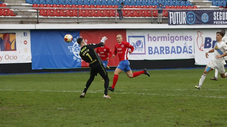 UD Ourense y Bergantiños ponen a prueba su momento dulce sobre el terreno de O Couto