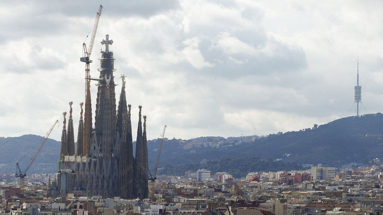 La Sagrada Familia roza el cielo un siglo después de la muerte de Gaudí