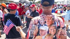 Un seguidor de Trump, durante el mitin del lunes en Sanford, en el norte de Florida