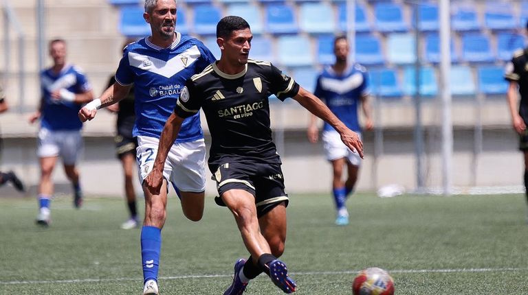 Antón Guisande seguirá liderando el ataque del Compos en Segunda Federación
