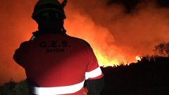 Incendio forestal en la parroquia de Nieva en Avión