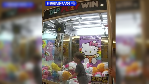 Ethan, otro ni�o atrapado en la m�quina de peluches