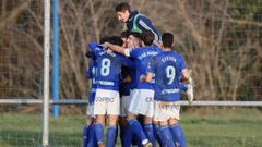 Los futbolistas del Vetusta celebran uno de los tantos ante el Atl�tico de Madrid B