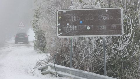 La DGT mantiene la alerta por precaucin en la carretera que une Pedrafita, Triacastela y Samos