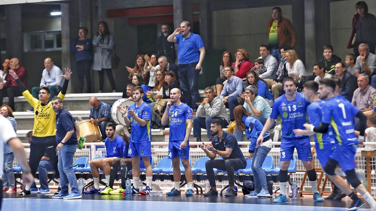 10N: La jornada electoral en Lugo, en im�genes.Jos� Manuel Barreiro y Elena Candia (izquierda) y Patricia Otero y Ana Prieto (derecha), minutos despu�s de conocer los resultados