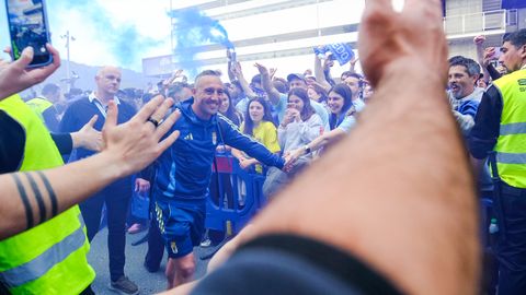 Recibimiento al Real Oviedo en la previa del partido contra el Villarreal