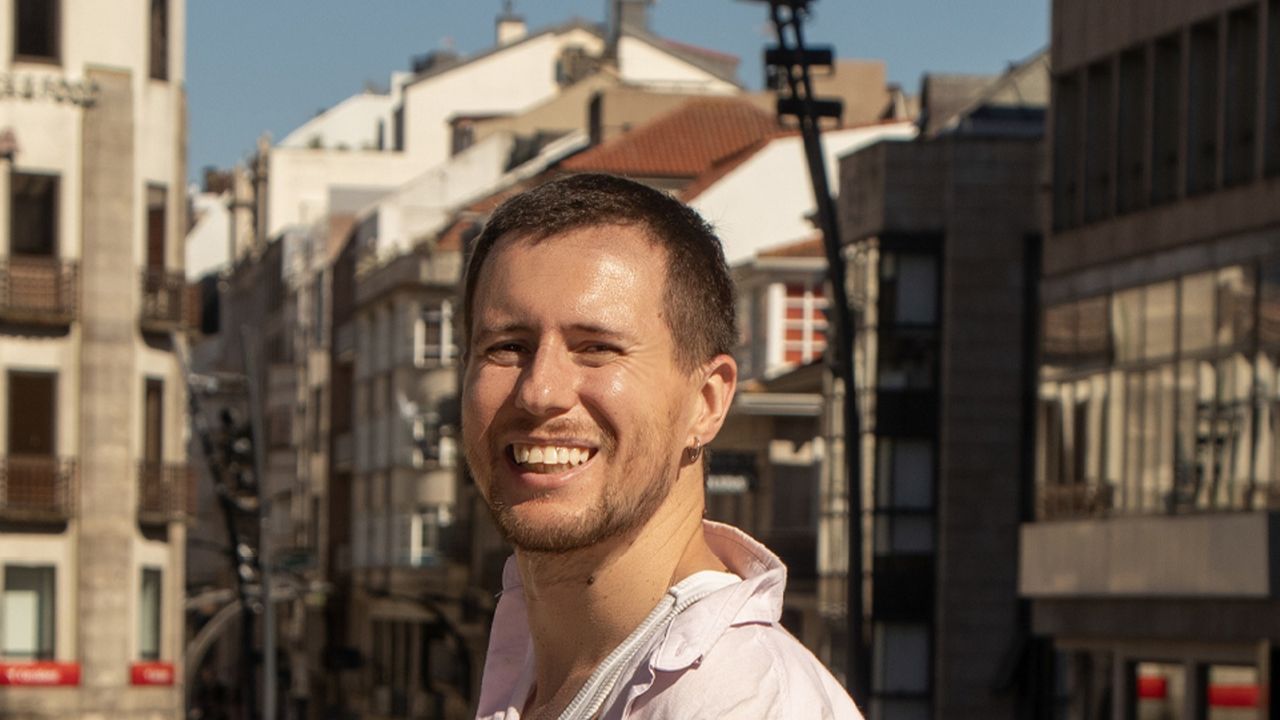 Mira las fotos del arranque de las fiestas de San Mauro en Lam�n.El mago Dani Polo protagonizar� una de las funciones del programa de Oroso