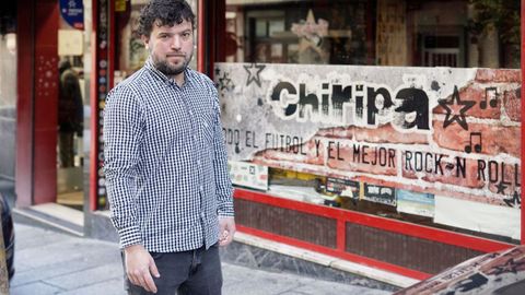 Pablo Fagilde, a las puertas del bar Chiripa