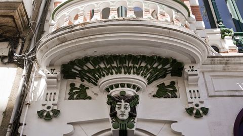 cara.Edificio modernista de la plaza de San Nicolás, de Ricardo Boán y Callejas