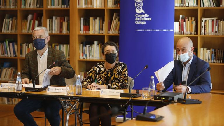 Valentín García, Rosario Álvarez e Håkan Casares presentaron as conclusións do informe