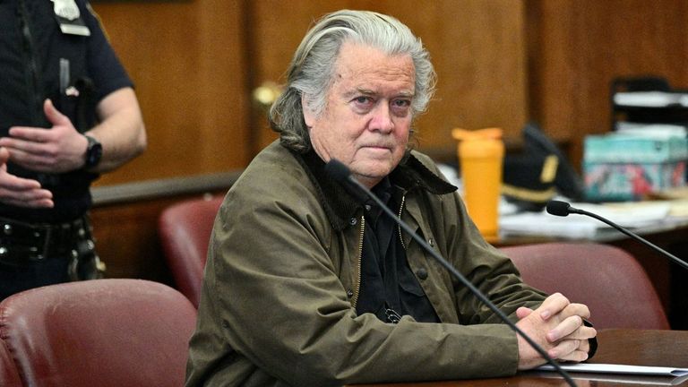 El Supremo de EE.UU. abre la puerta a anular el fallo contra Bannon por desacato