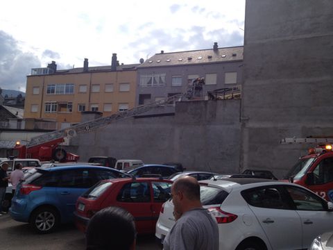 Los bomberos, en el incendio