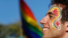 Un participante del desfile anual del Orgullo Gay en Jerusaln
