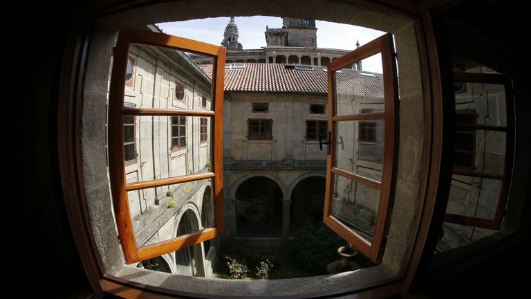 <span lang="gl">Santiago elixe reitora</span>