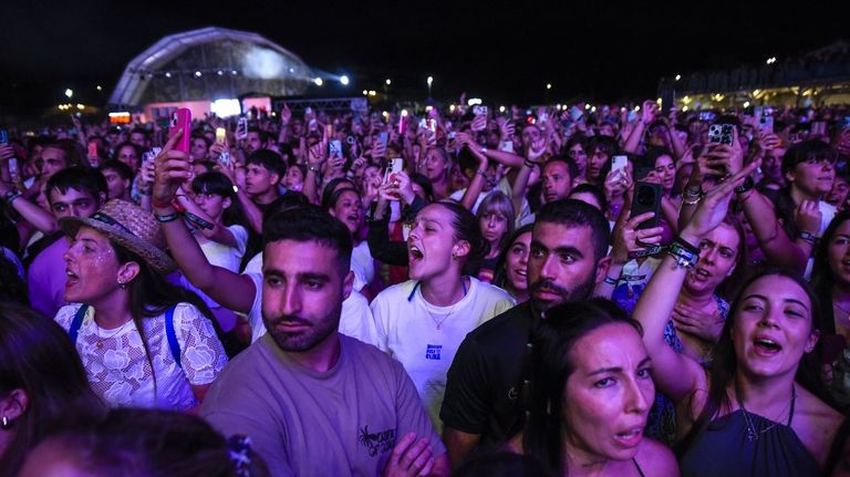 PortAmérica planta árboles en Saiar para compensar las emisiones del festival del 2025