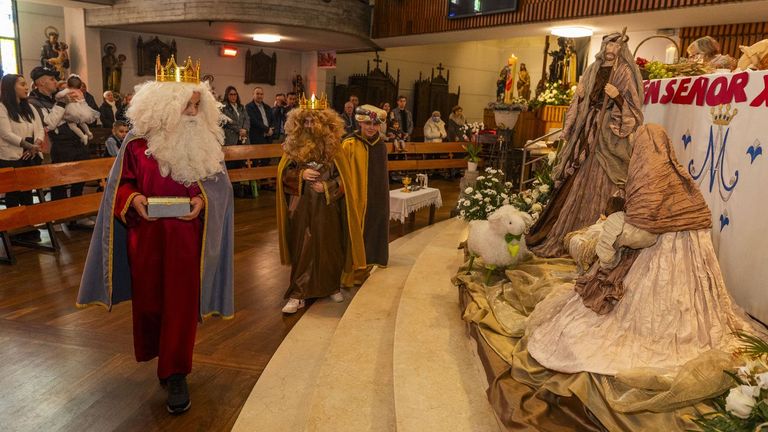 Belén viviente en la iglesia de San Xoán Bautista de Carballo