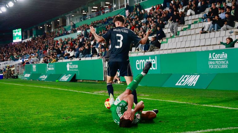 El Real Madrid Castilla arrolla al Racing Club Ferrol, que toca fondo en A Malata (0-5)