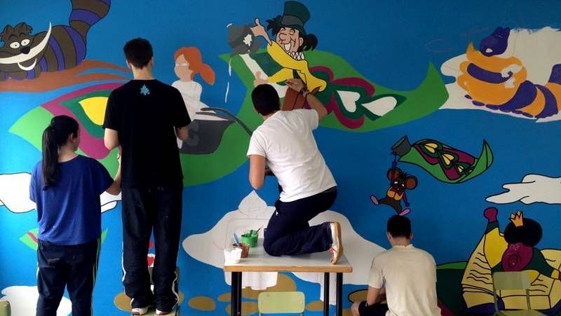 Marz�n conduce el bal�n en un partido de liga en el campo municipal de O Savi�ao.