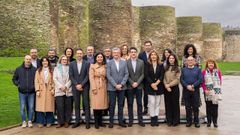 Los 19 miembros de la candidatura del PP de Lugo, junto al presidente del partido, Alfonso Rueda