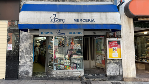 Vista de la entra de la hist�rica mercer�a Rizury