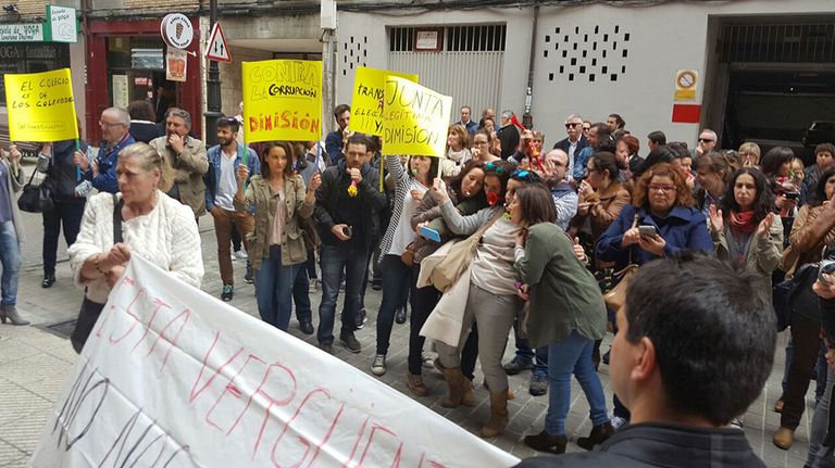 Protesta de los críticos con la junta del Colegio de Enfermería