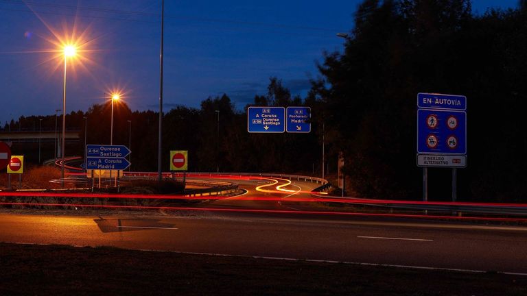 El Concello de Lugo ilumina parcialmente la rotonda de Nadela por seguridad y pide a Transportes que colabore