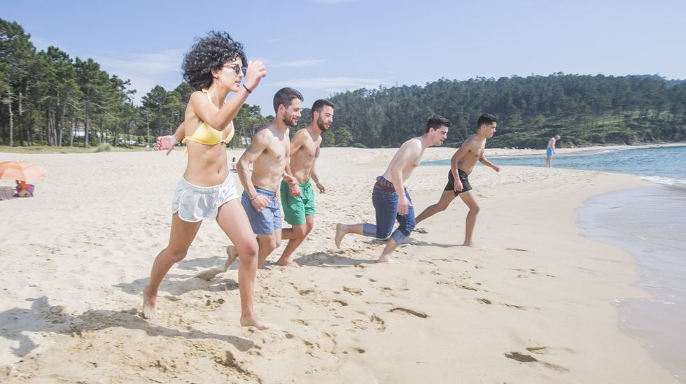 Las mejores playas con pinares de la Costa da Morte.Garbie e Iaki llegaron en coche a Santiago y partieron el viernes en tndem del Obradoiro, rumbo a Fisterra. La primera noche la pasaron en Olveiroa (Dumbra) y la segunda en el albergue Ocanus de Fisterra. Destacan la buena atencin, limpieza y amabilidad de los hospitaleros, as como por parte de la hostelera. Es una maravilla, dicen.