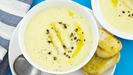 Crema de esp�rragos blancos con aceite de oliva por encima.