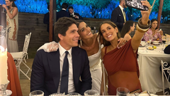 La novia, junto a Mara Pombo y su marido Pablo Castellano