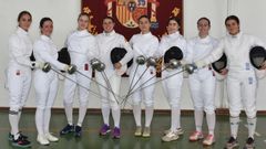 Leonor junto a sus compañeras de la academia militar en un torneo de esgrima