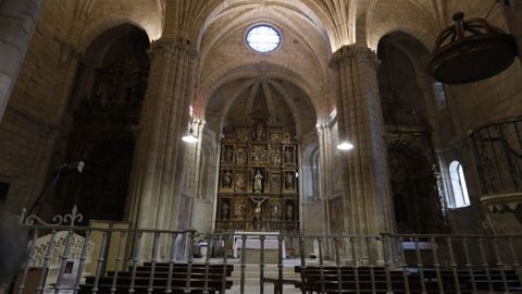 Interior de la iglesia de Santo Estevo de Ribas de Sil