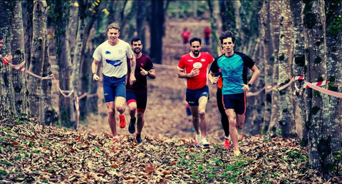 Imagen del cartel con el que han anunciado la prueba, en la que se puede ver a los atletas Anxo Lado, Elian Numa, Rub�n Insua y Jorge Rodr�guez Lari�o.