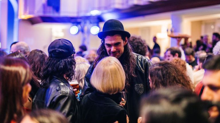 Una fiesta hasta la madrugada para dar la bienvenida a los Premios Feroz en Pontevedra