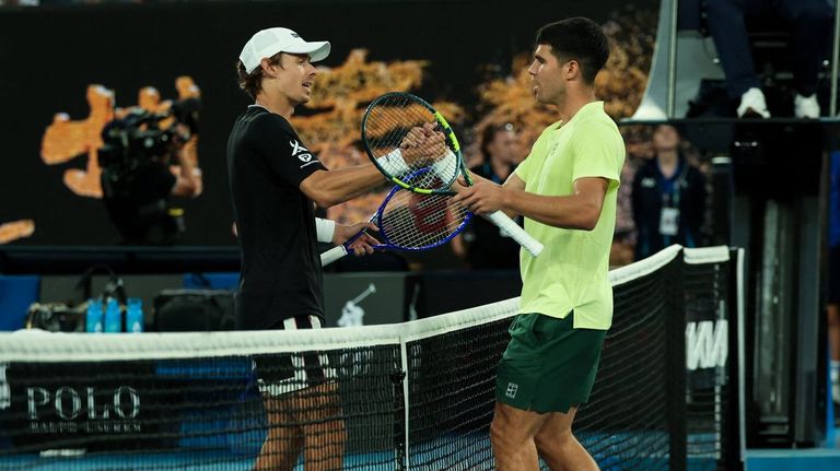 Carlos Alcaraz busca romper su techo en el Abierto de Australia contra Alex de Miñaur