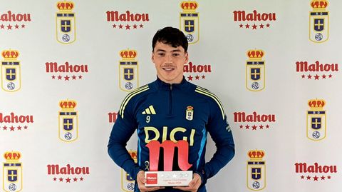 Fede Vi�as, con el premio 'Jugador 5 Estrellas' de marzo