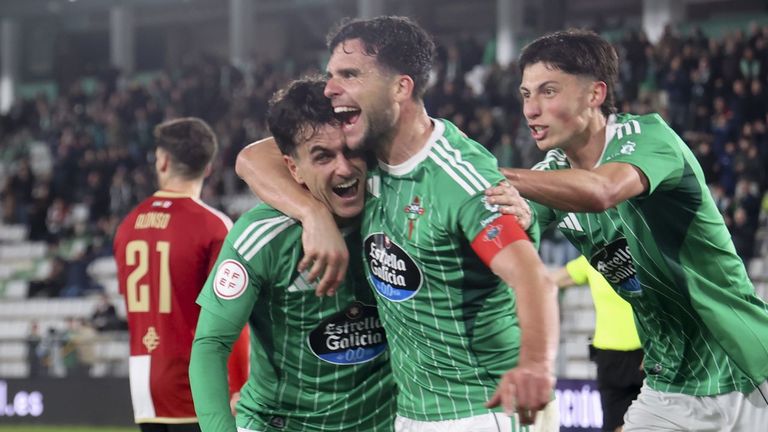 El Racing vence al Cacereño y sigue vivo en la lucha por el «play off» (3-1)