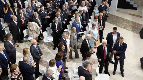 Llegada de los galardonados al acto de entrega de las Medallas de Oro de Galicia 2015