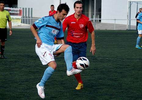 Los futbolistas de la SD Chantada se mantienen en la cuarta plaza de la Preferente. 