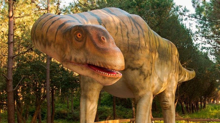 Un recorrido entre dinosaurios a un paso de Lisboa que hará las delicias de los pequeños